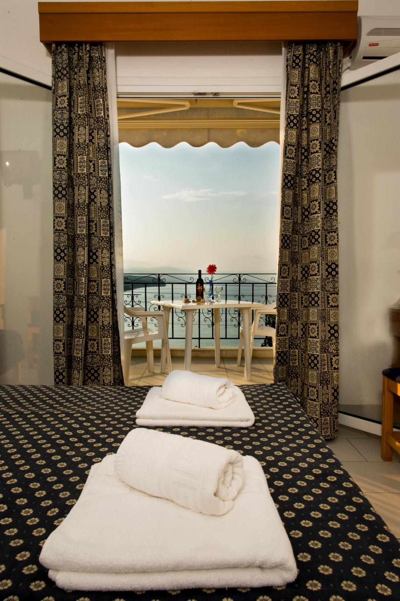 Lazaridis Luxury Studios & Apartments Nea Roda Luaran gambar