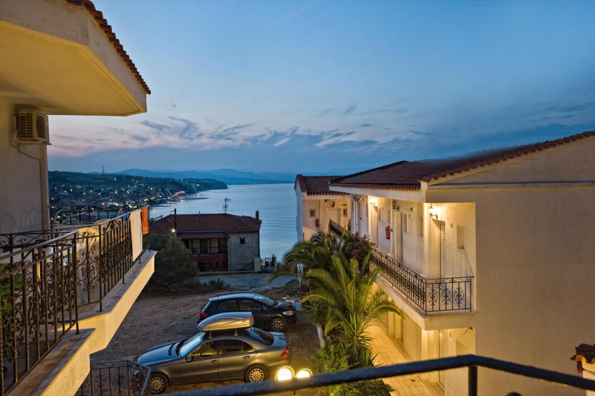 Lazaridis Luxury Studios & Apartments Nea Roda Luaran gambar